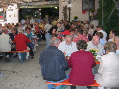[Bild:] Weinfest im Hof